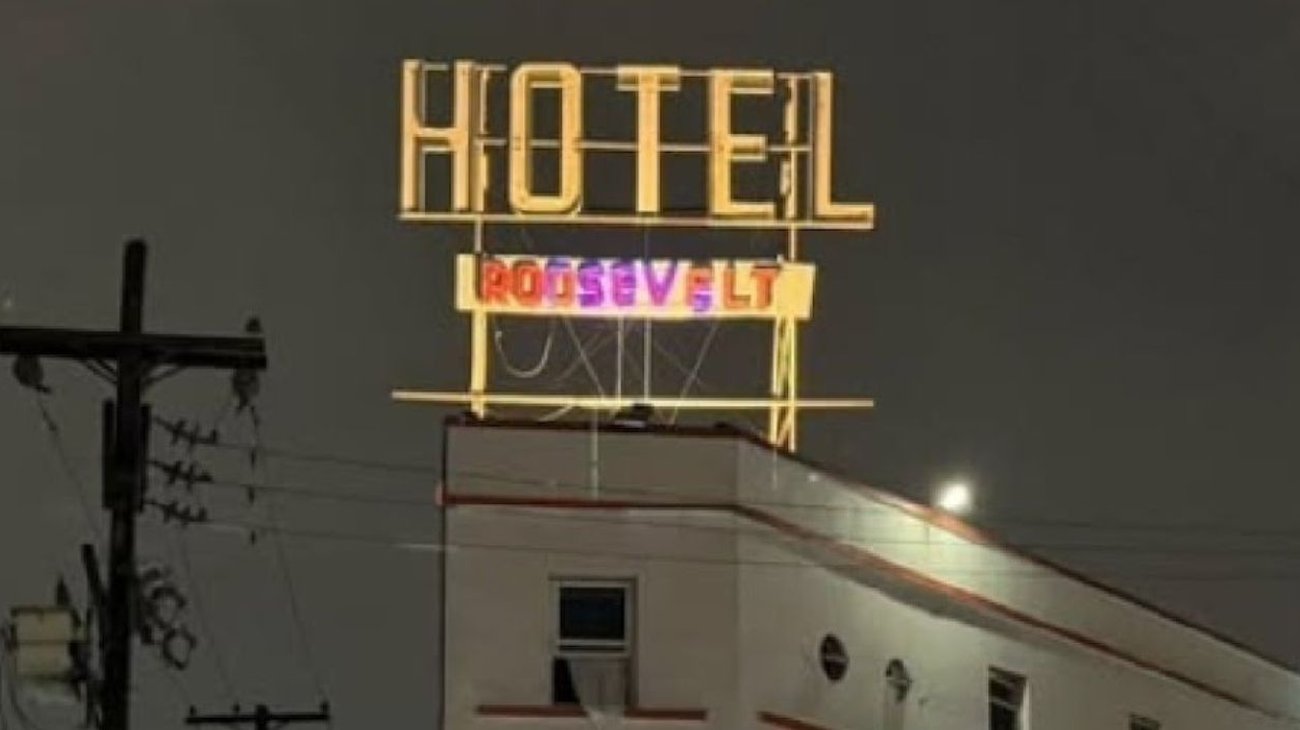 Hallan a hombre sin vida en hotel del centro de Monterrey.