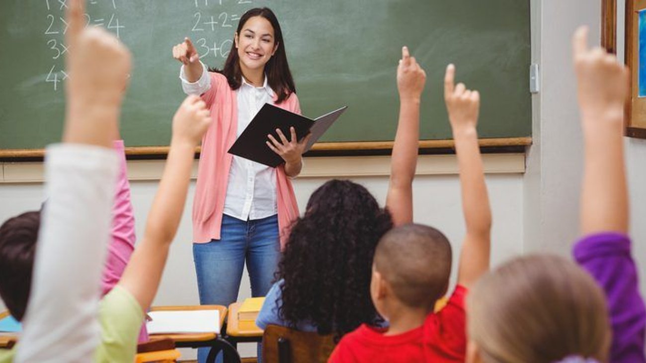15 de mayo día del maestro profesión de constante cambio 