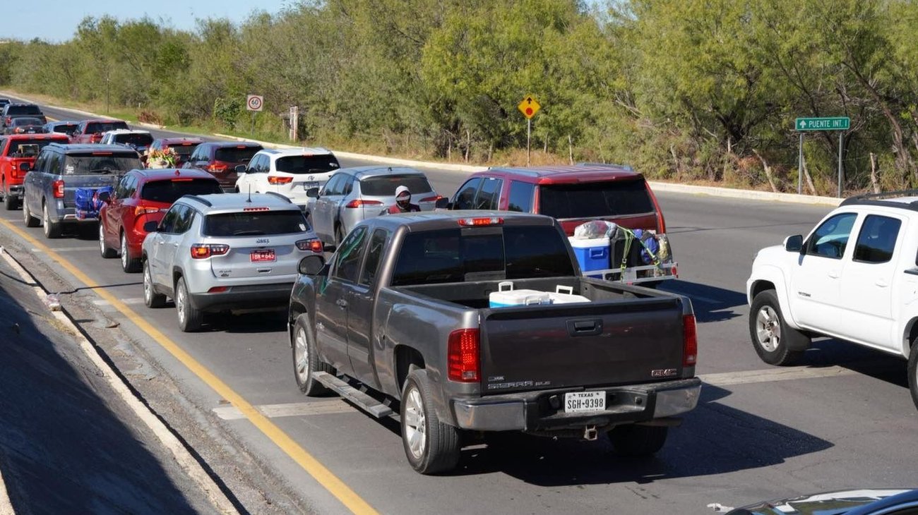 Paisanos_generan_kilometricas_filas_en_su_retorno_a_EUA_3f4dfaaa42