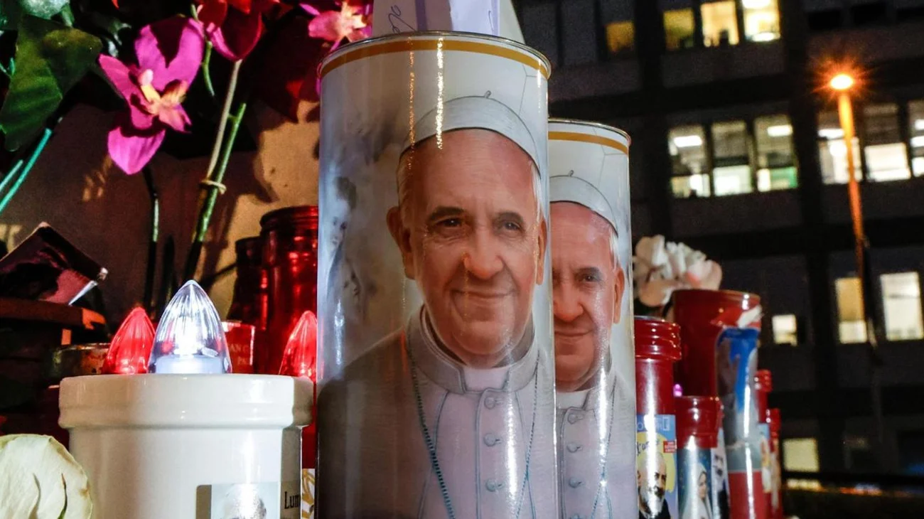 Reportan estado crítico del papa, sufrió crisis respiratoria