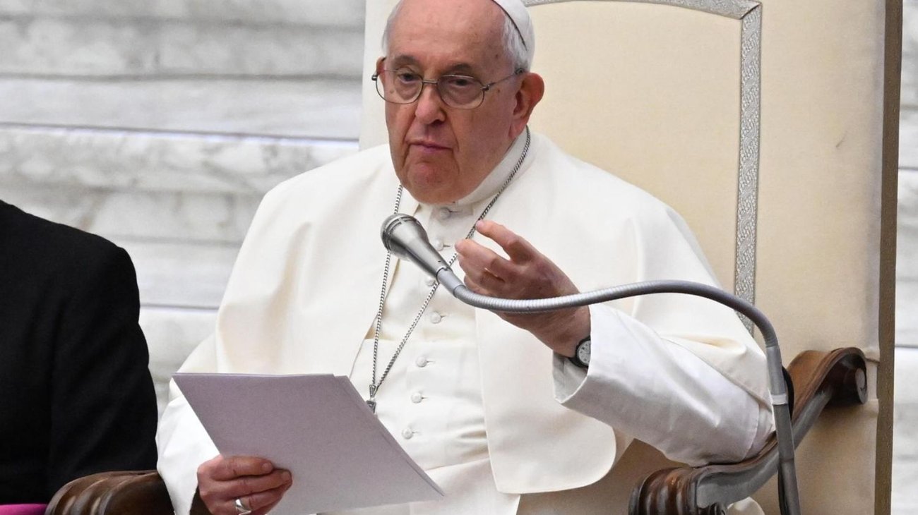 Papa pide a jóvenes que difundan buenas noticias en redes