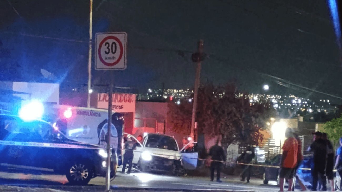 Balean a pareja dentro de camioneta en García