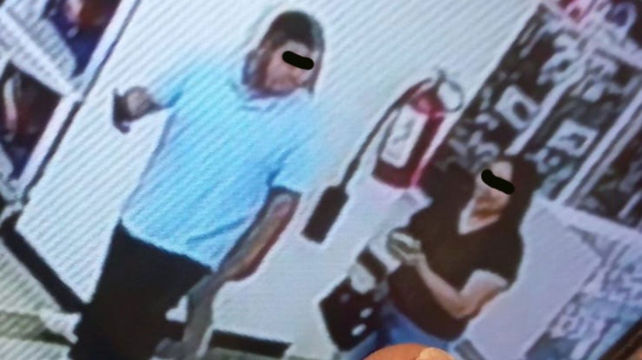 Pareja roba celular a niño con síndrome down en Monterrey