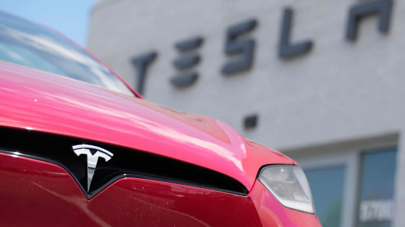 Por_temor_a_represalias_inversores_venden_acciones_de_Tesla_0802a209c7