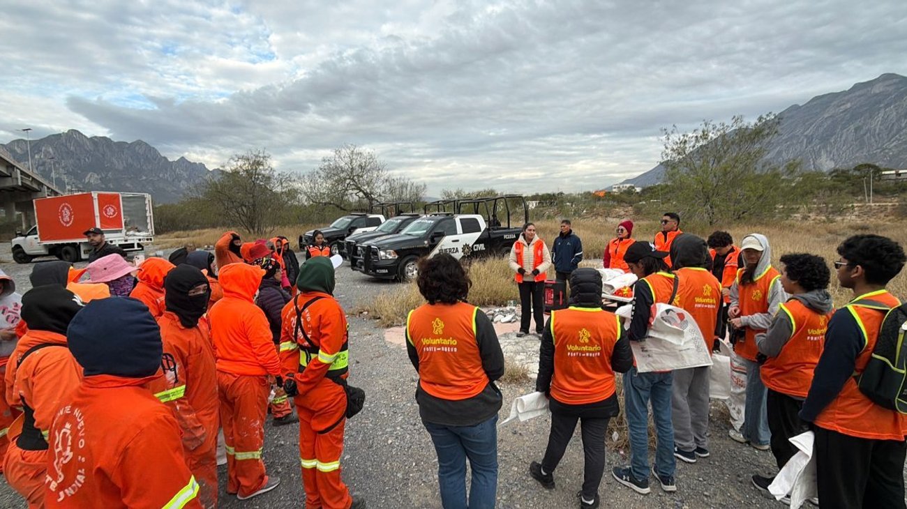 Retiran más de una tonelada de basura del río Santa Catarina
