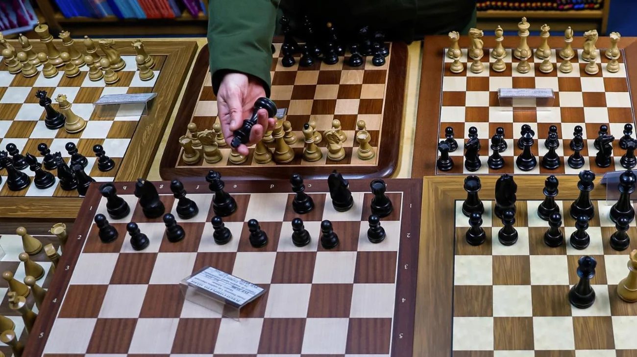 Prohíben Talibanes jugar al ajedrez en Afganistán por la religión