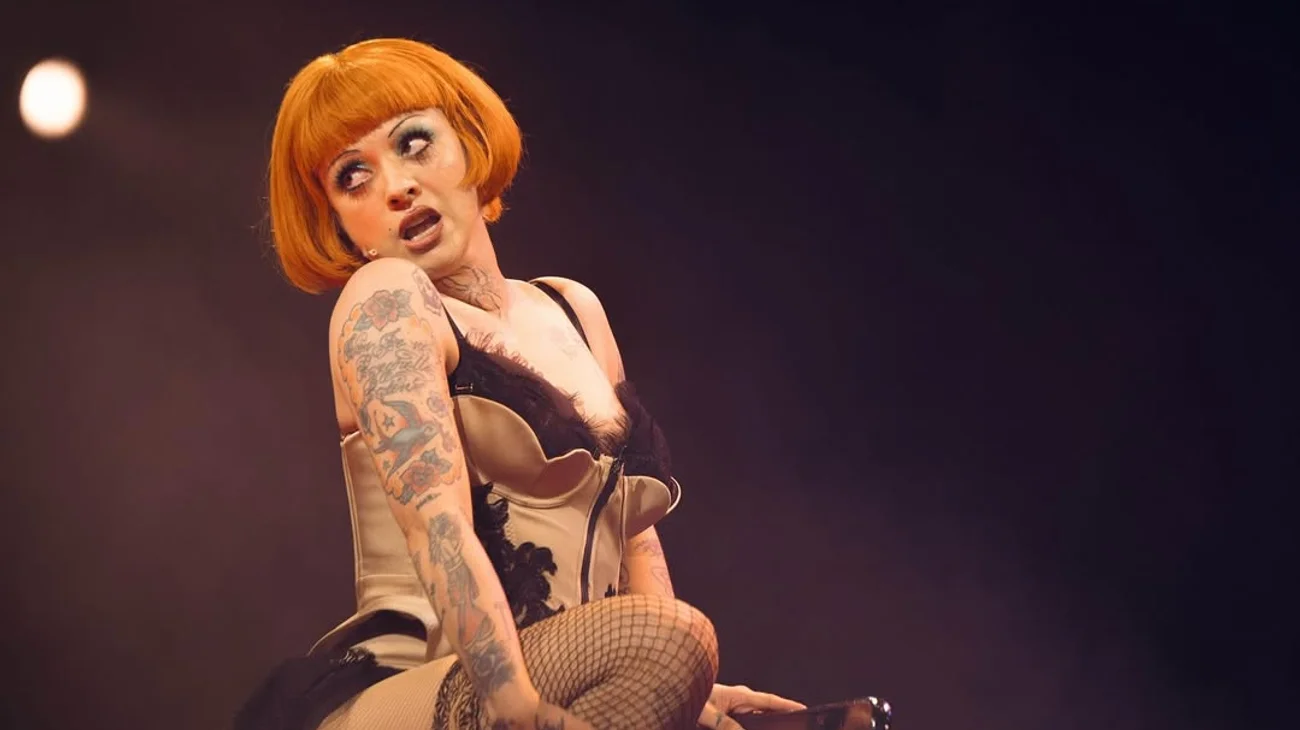 Quiero_dedicar_este_post_a_todas_las_personas_que_trabajan_en_la_obra_Cabaret_Son_tan_profesional_3a5e84771a