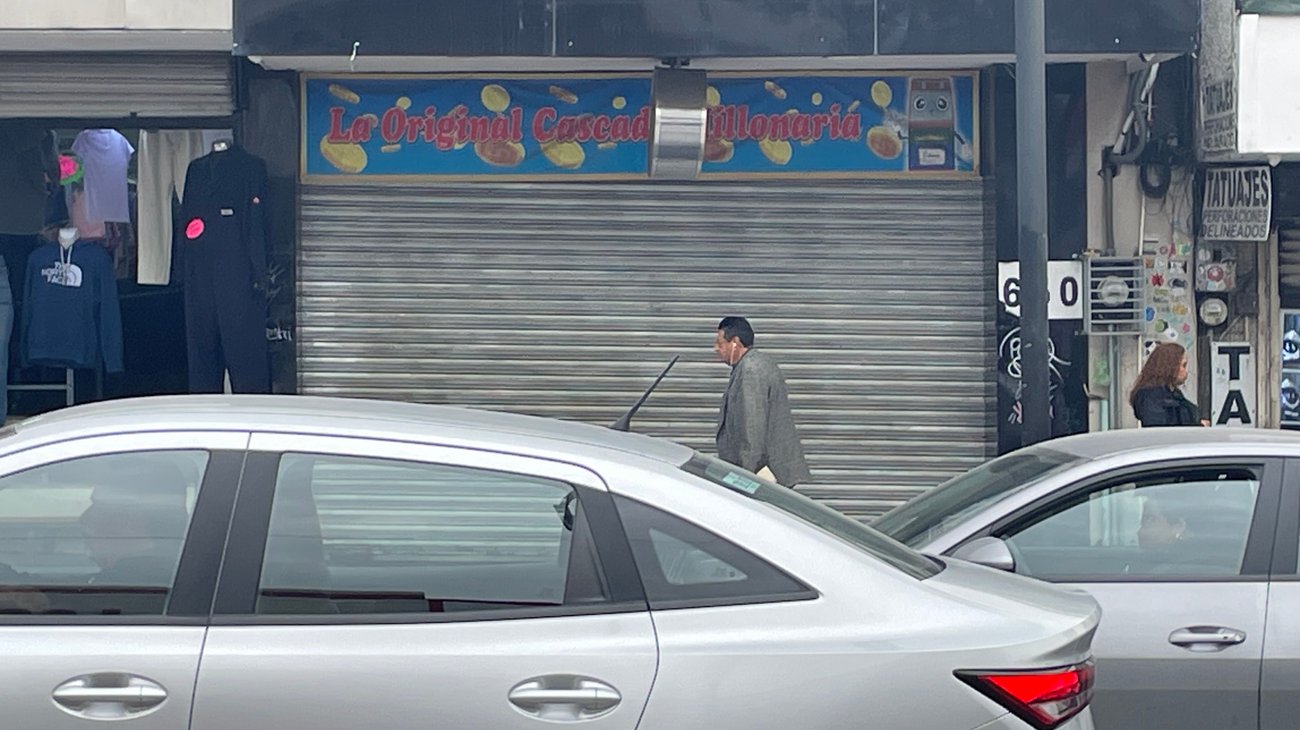 Roban local de 'tragamonedas' en avenida Juárez en Monterrey