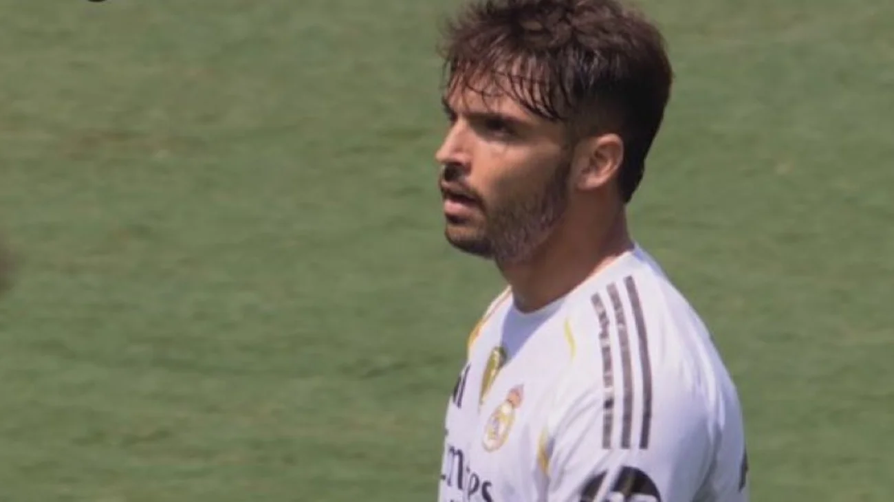 Raúl Asencio expulsado a los siete minutos ante Pachuca