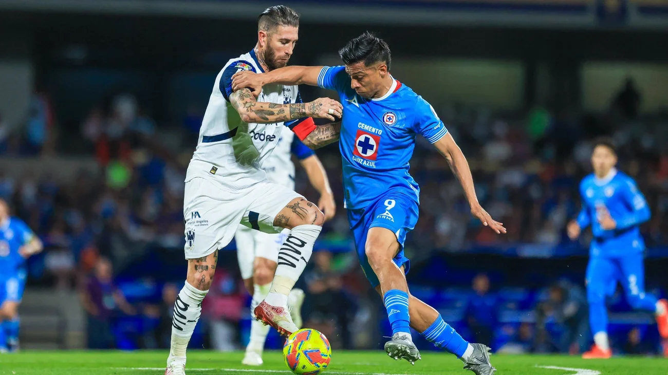 Rayados empata 1-1 Cruz Azul en un duelo intenso