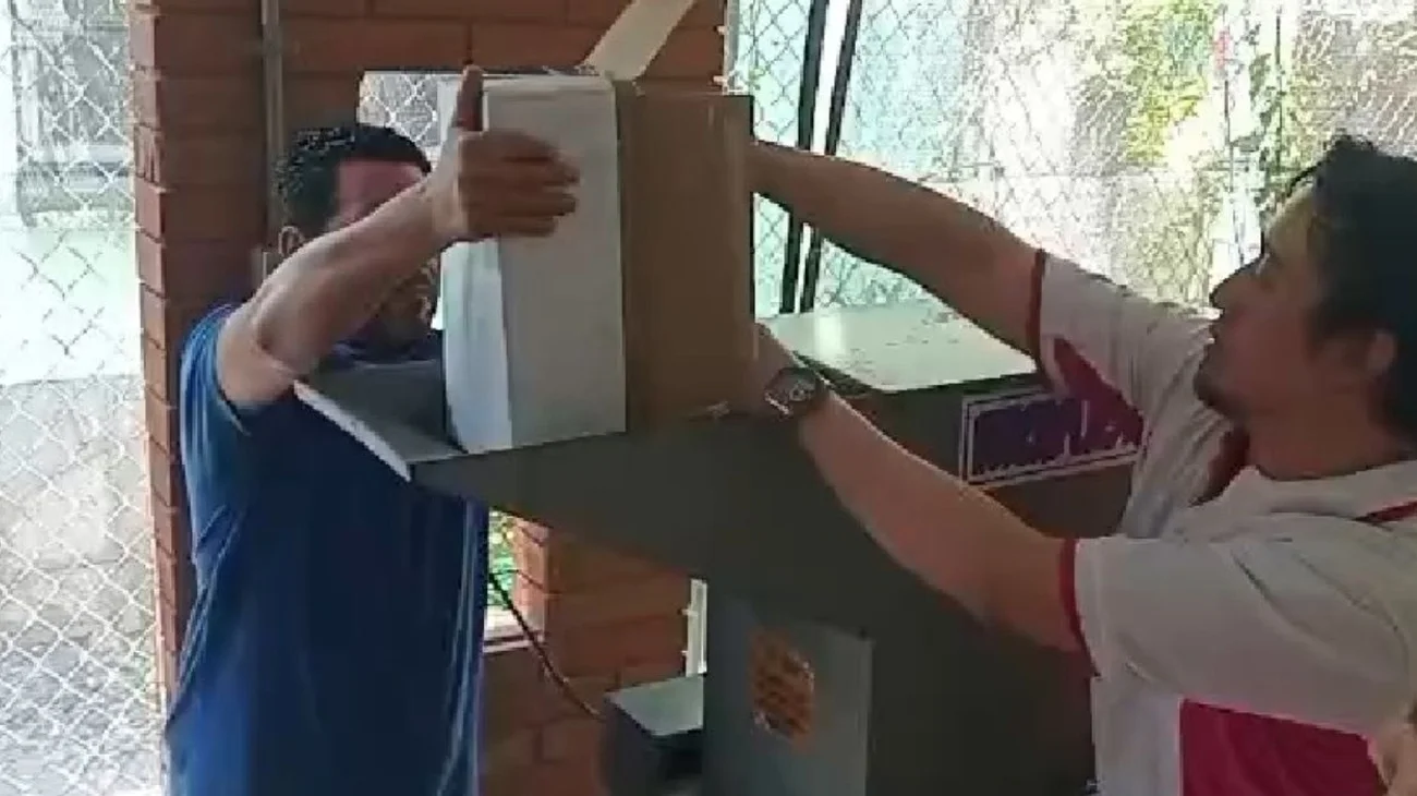 Realiza_INE_destruccion_de_13_495_credenciales_6818766a0c