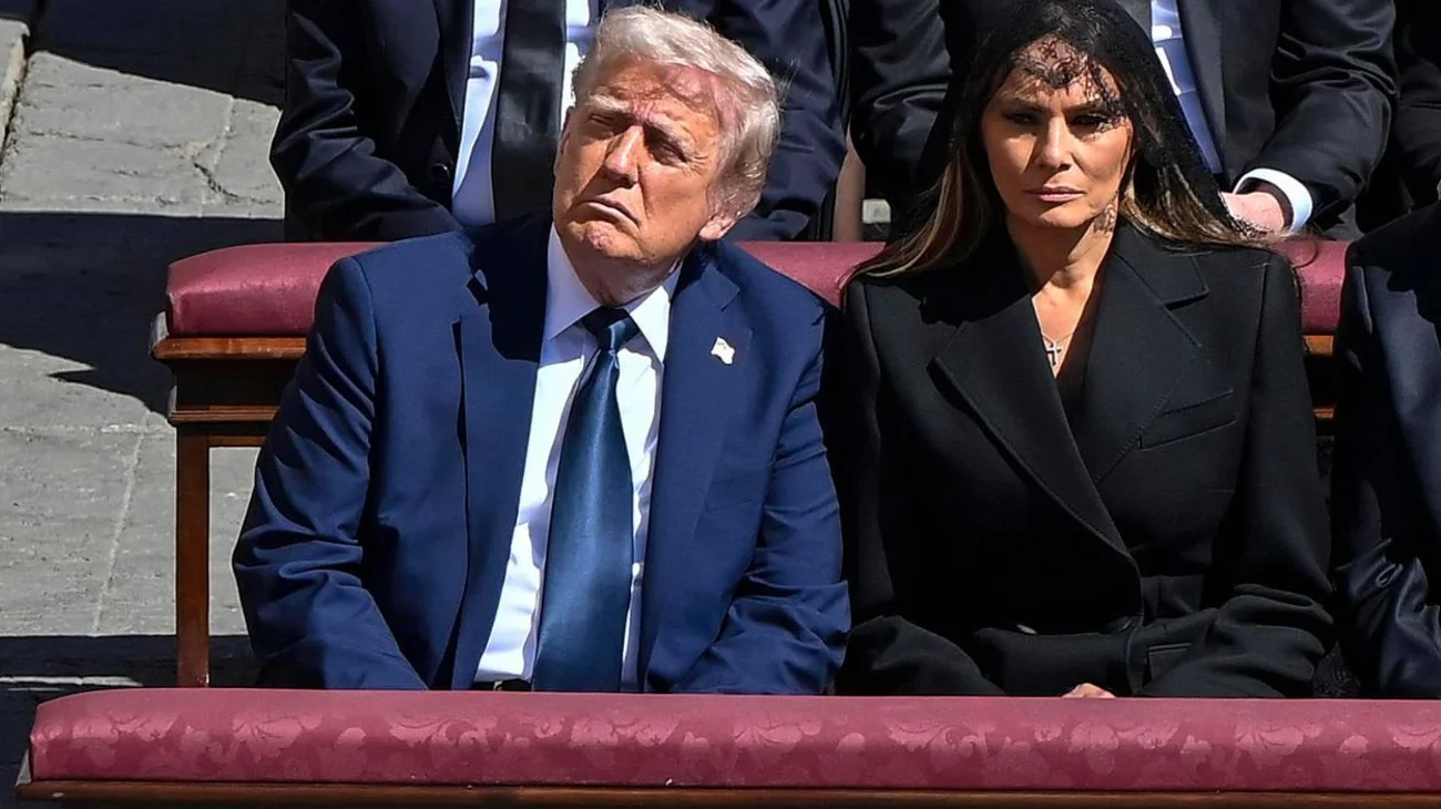 'Recé por la paz en el mundo': Melania Trump en funeral del papa