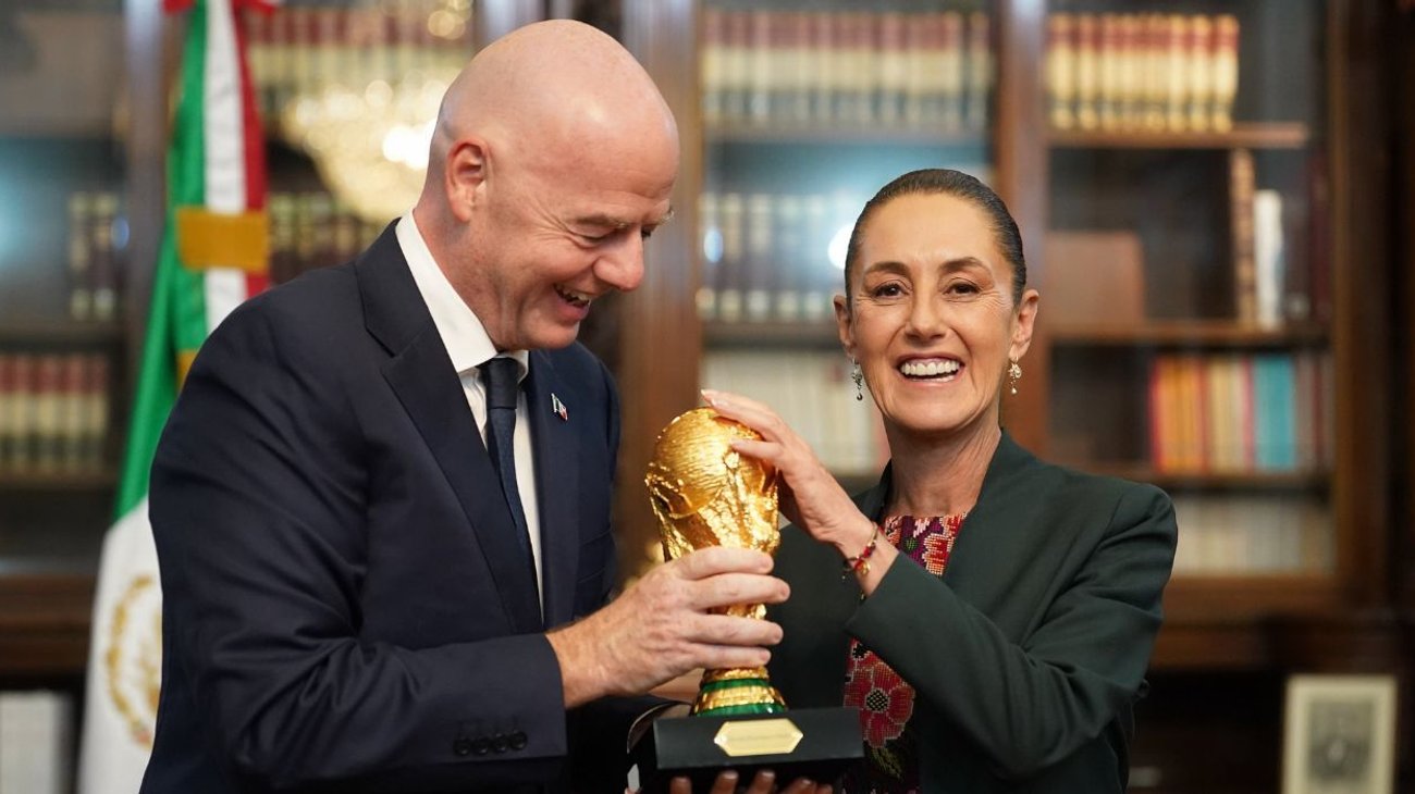 Recibe_Sheinbaum_a_Infantino_en_preparacion_para_el_Mundial_0de0a3cea6