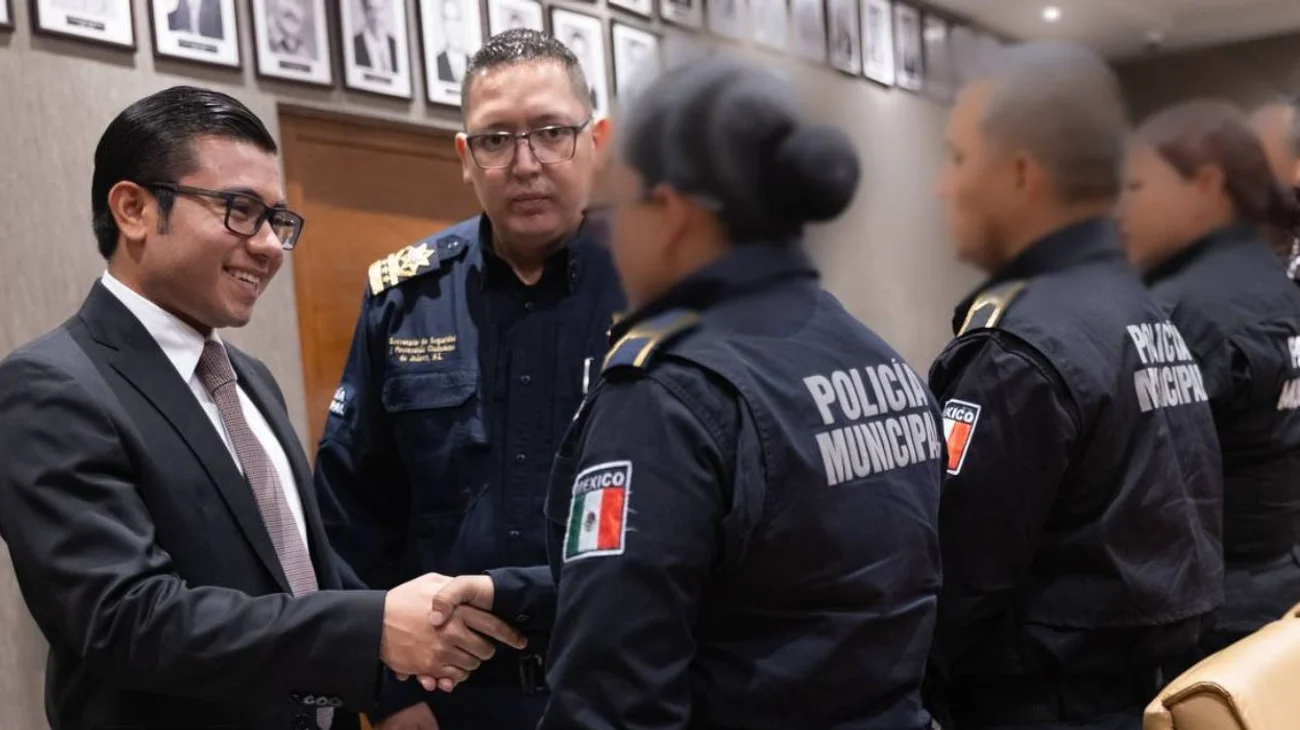 Reconoce_Felix_Arratia_a_policias_por_actos_de_servicio_ejemplar_24f4510f3f