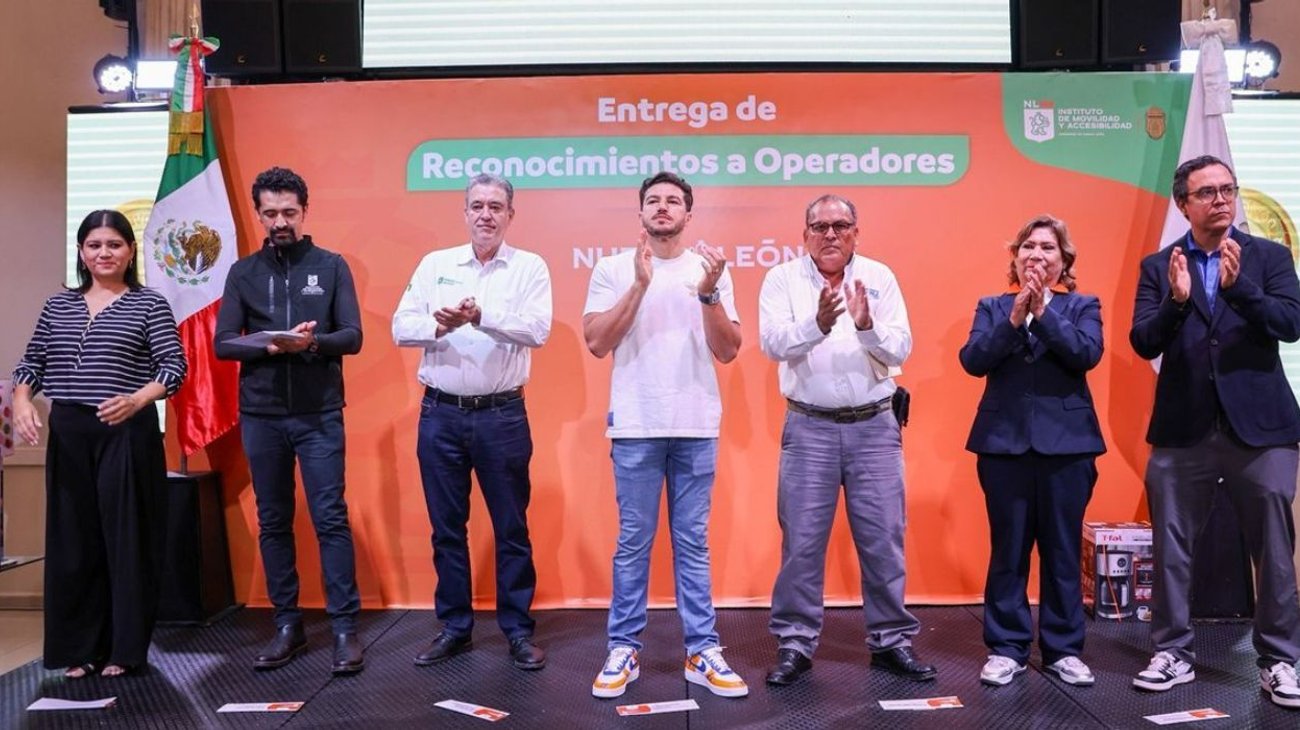 Reconoce Samuel García a operadores de transporte público