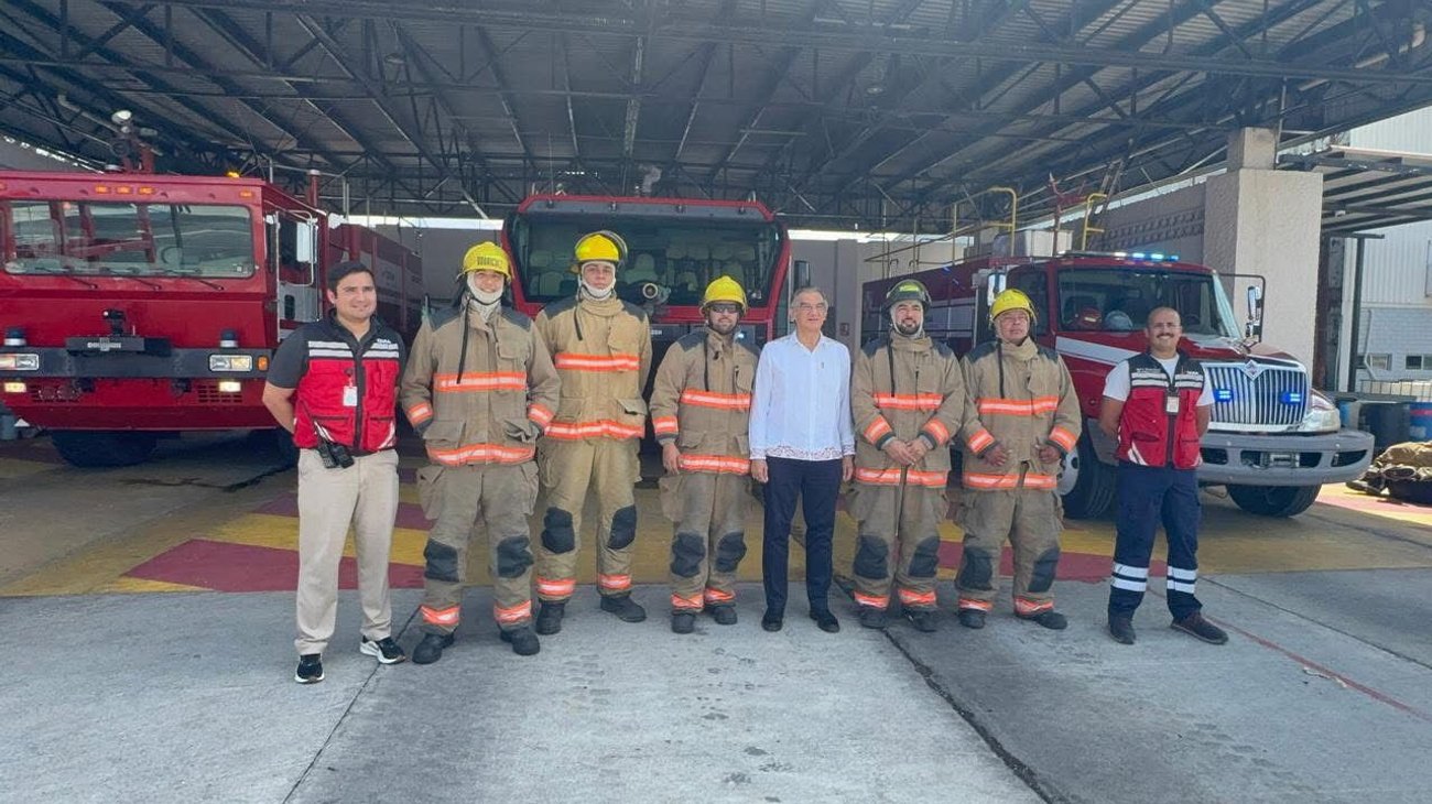Reconoce gobernador Américo Villarreal a bomberos en su día