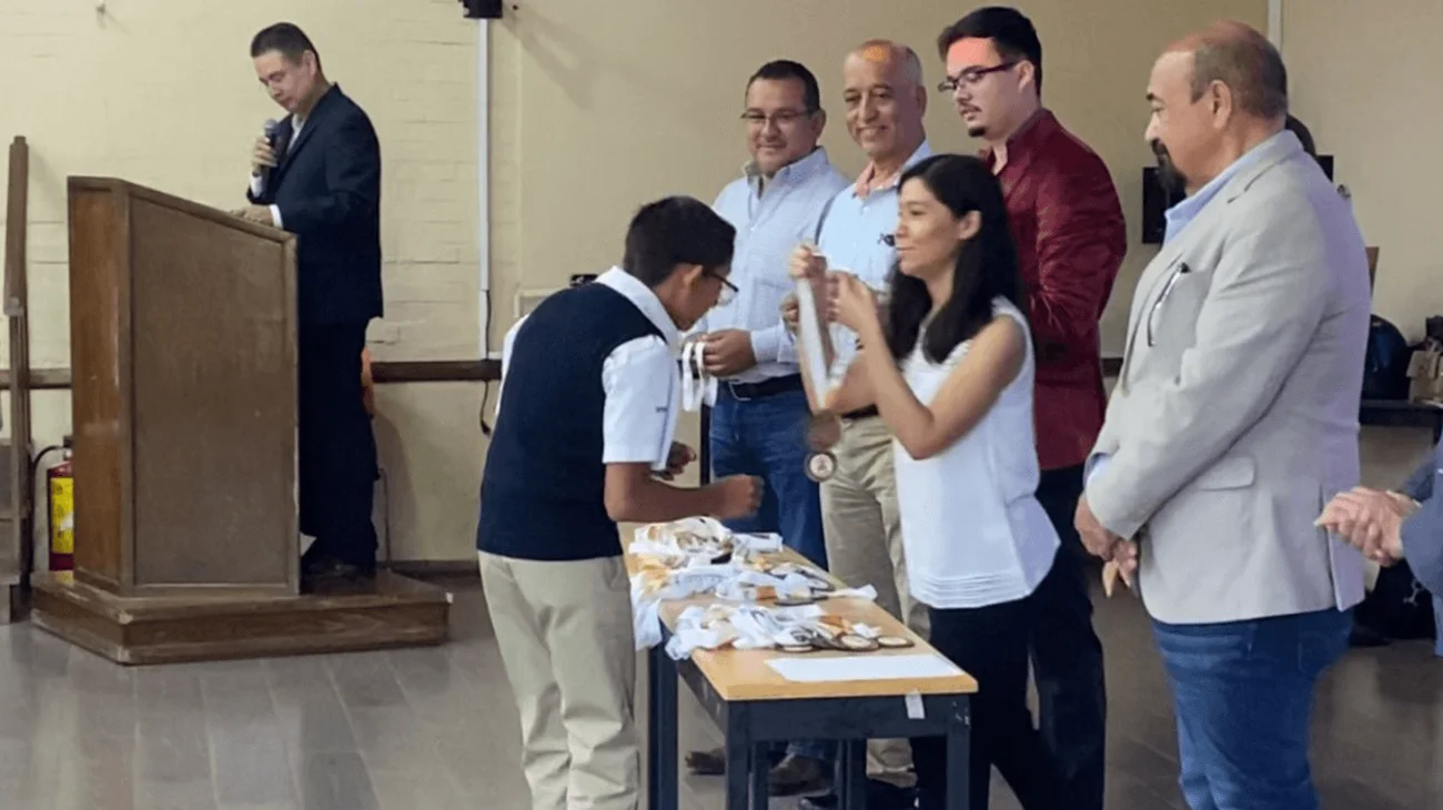 Reconocen a estudiantes destacados en la Olimpiada de Matemáticas