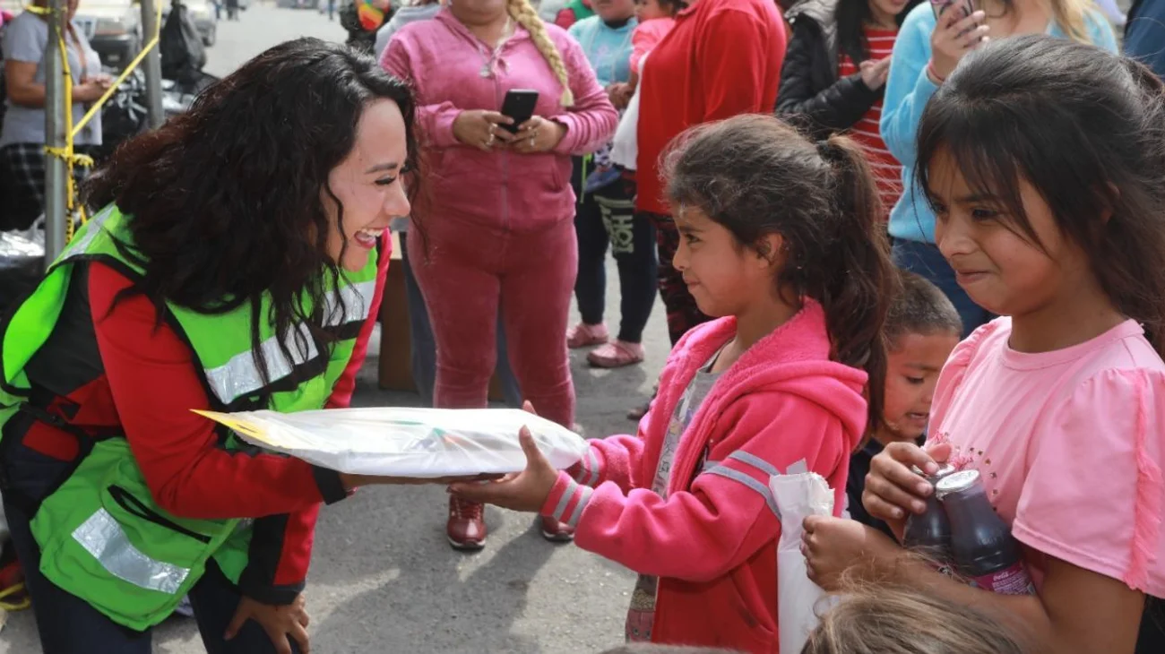 Acuden regidores para apoyar a damnificados por incendio