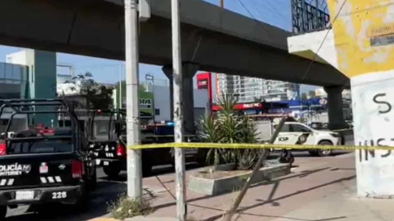 Reportan muerte de un adulto mayor en una banqueta de Monterrey