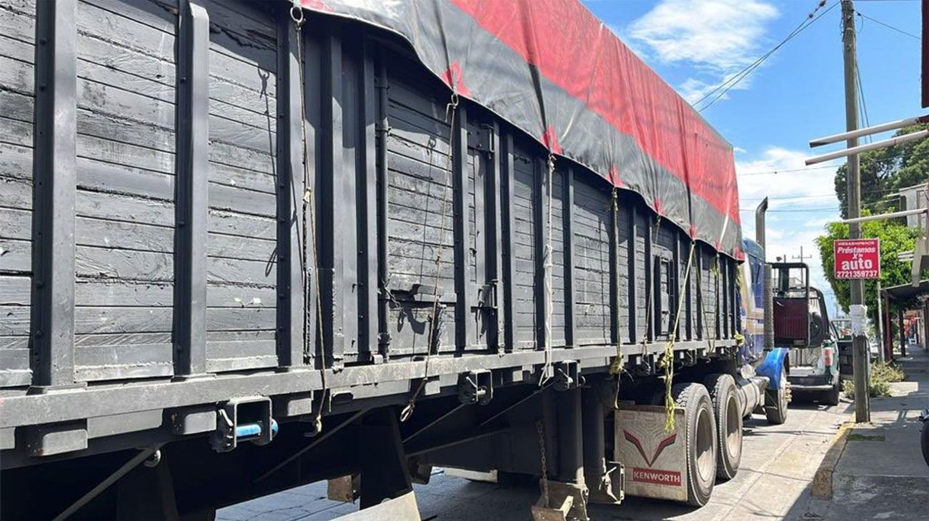 Encuentran a más de 300 migrantes en cajas de camiones