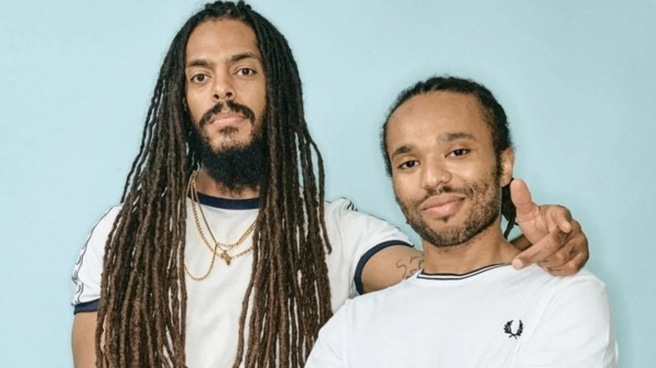 Revocan visas a dúo Bob Vylan; acusan discurso de odio