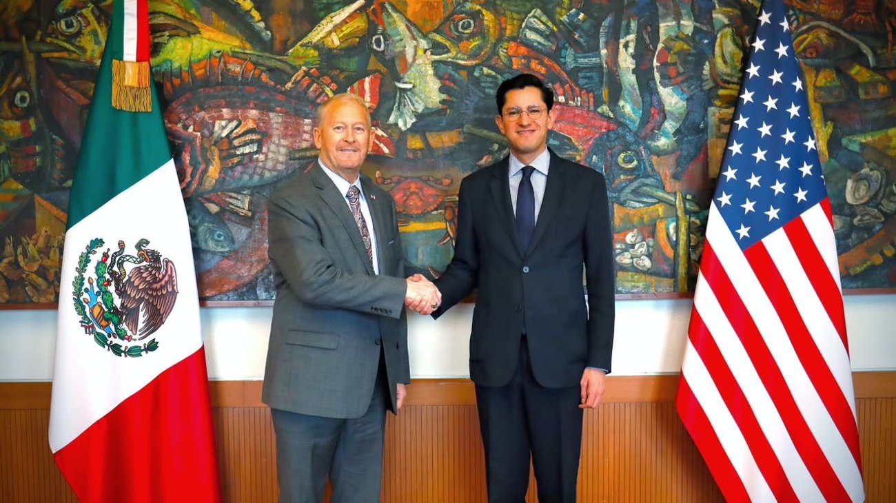 Roberto Velasco y Ronald Johnson dialogan sobre agenda bilateral