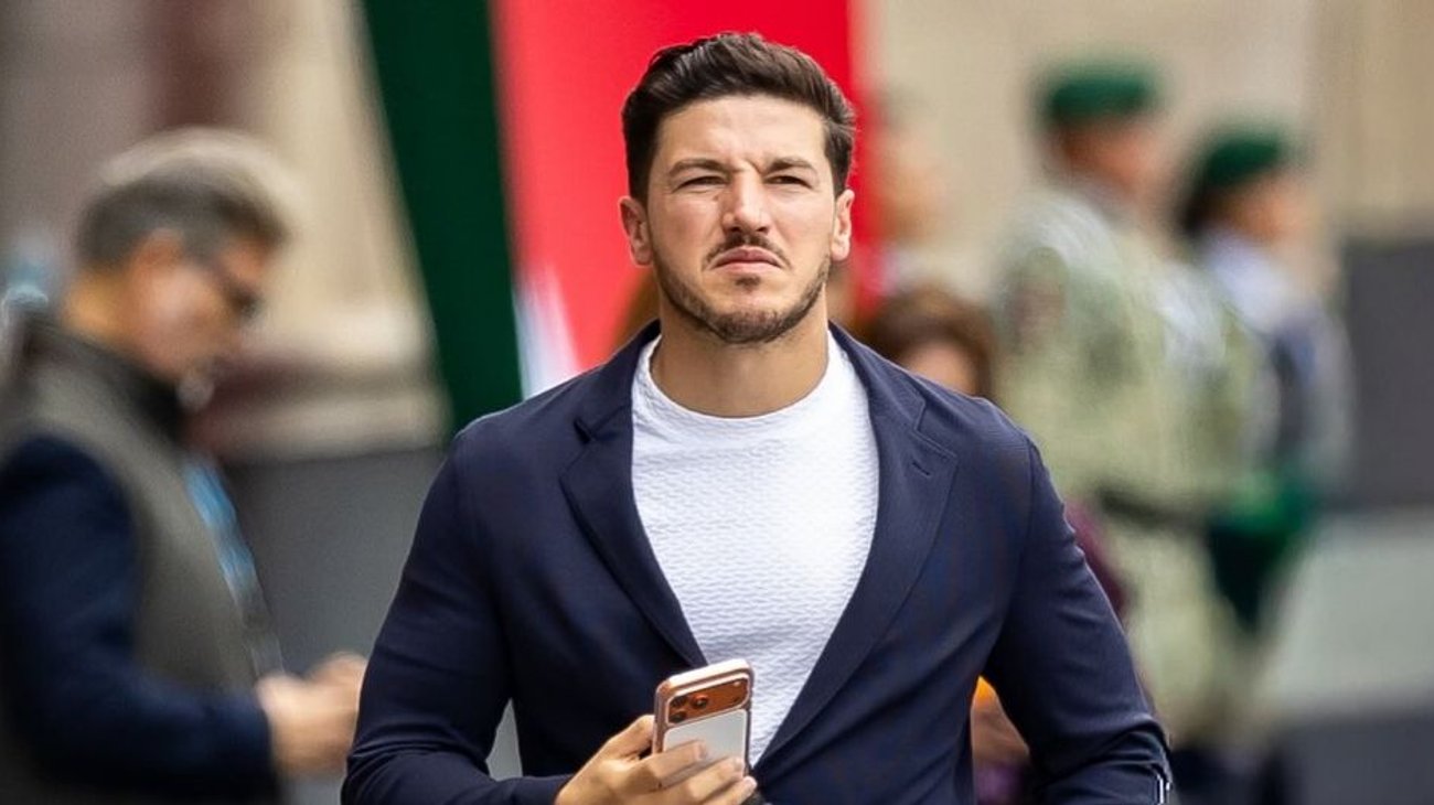 Celebra Samuel 10 años de política; asiste a informe de Sheinbaum