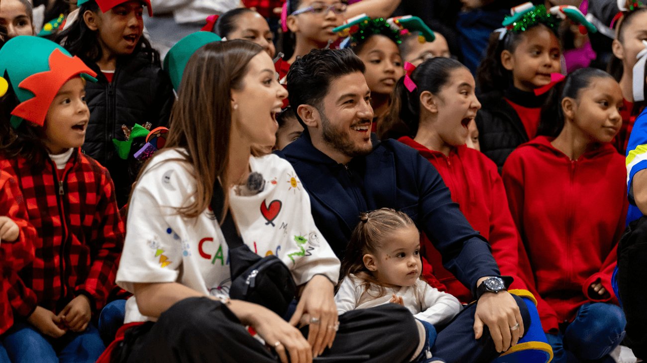 Samuel García y Mariana Rodríguez celebran posada en Capullos