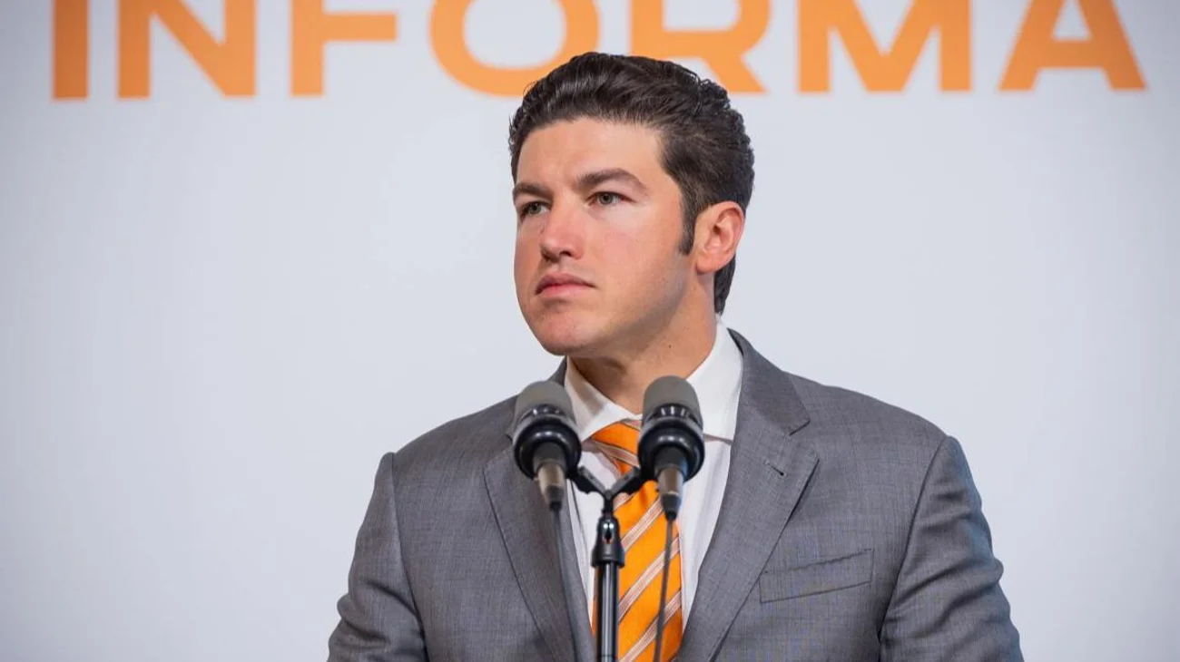 Apoya Samuel a niña con tratamiento contra el síndrome de Turner