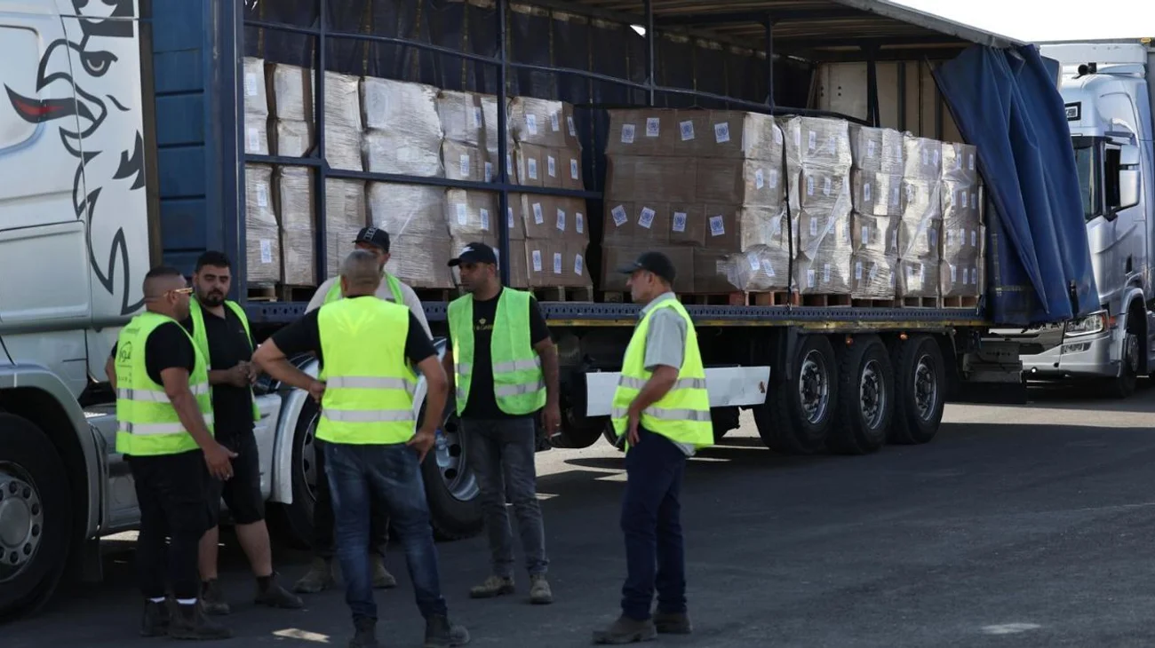 Saquean 77 camiones cargados de harina en la franja palestina