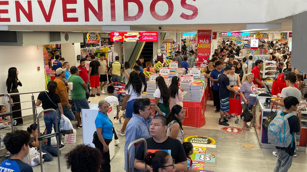 Saturan papelerías del centro de Monterrey por regreso a clases 