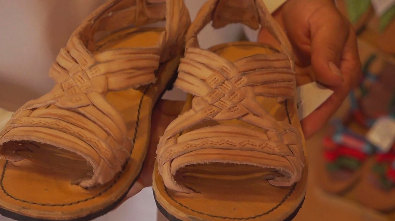 Se disculpa Adidas por apropiación de huaraches de Oaxaca