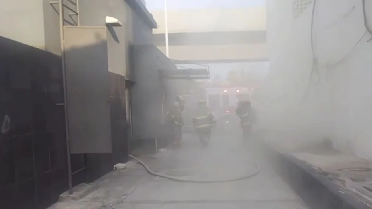 Reportan incendio en negocio de comida en Monterrey