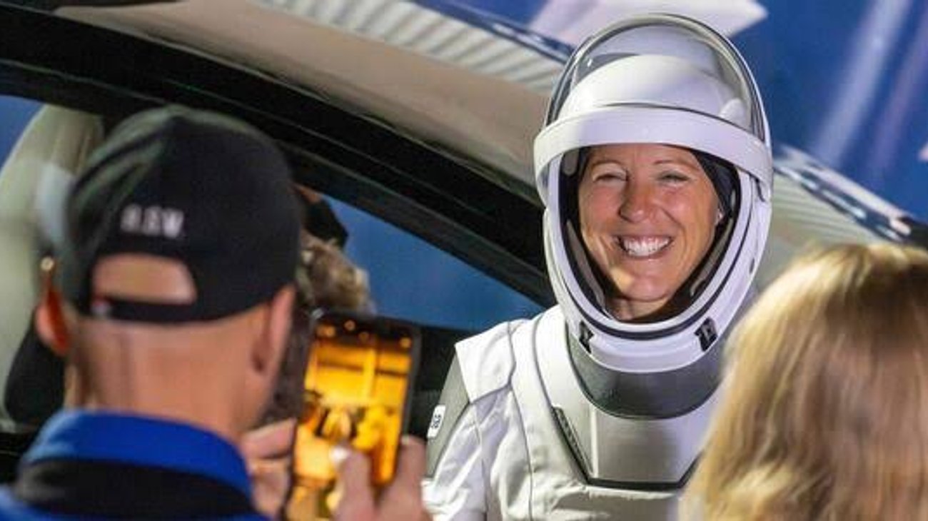 Sophie Adenot suma tres caminatas espaciales en 15 días
