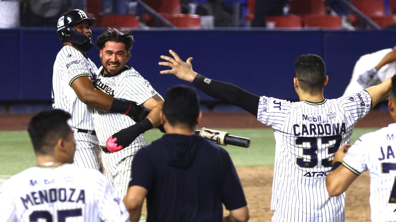 Sultanes remonta ante Durango en maratónico juego de 14 entradas