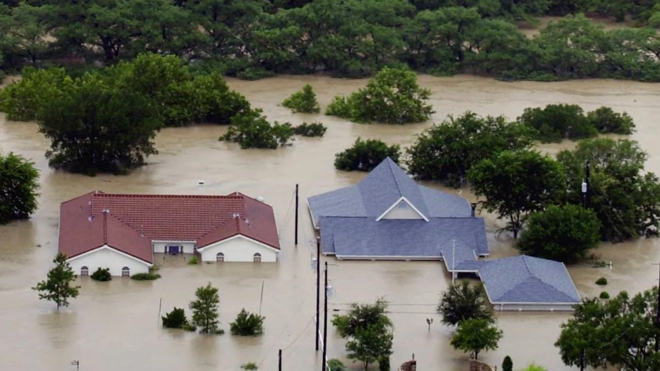 Suman 120 muertos por inundaciones en Texas; 170 desaparecidos