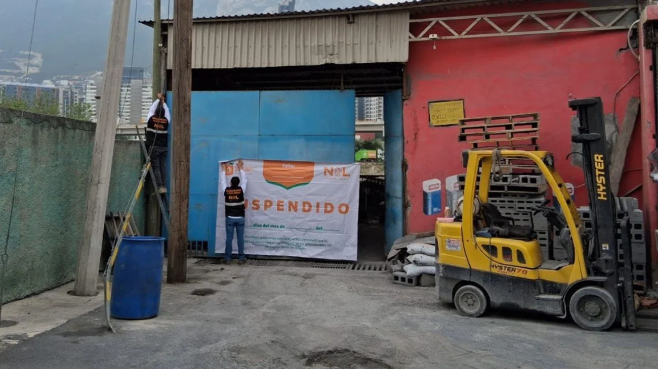 Suspenden negocio por contaminar río Santa Catarina