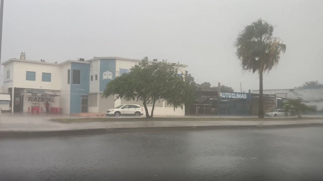 Lluvias intensas afectan vialidades y semáforos en Matamoros