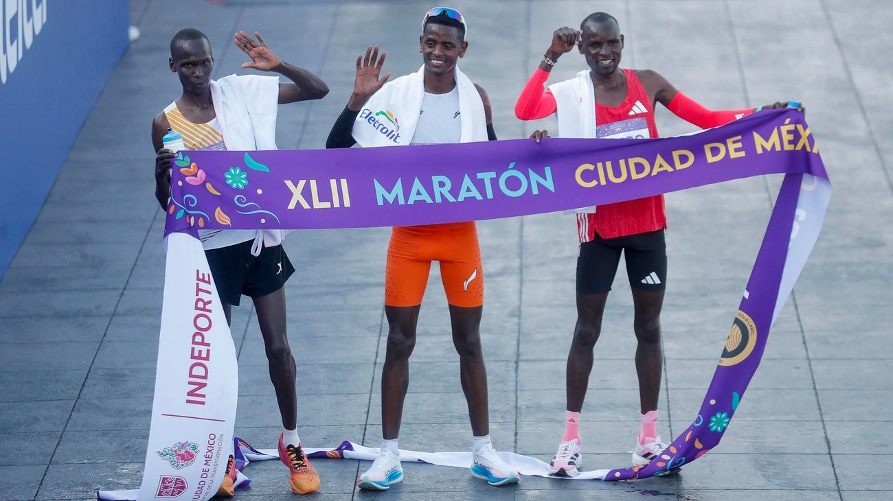 Tadu Abate y Bekelech Gudeta ganan el maratón de México