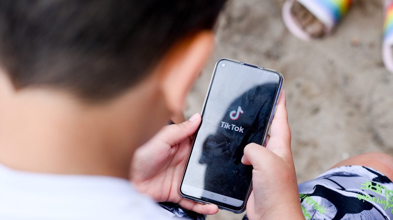TikTok y YouTube desactivan 4.7 millones de cuentas de menores