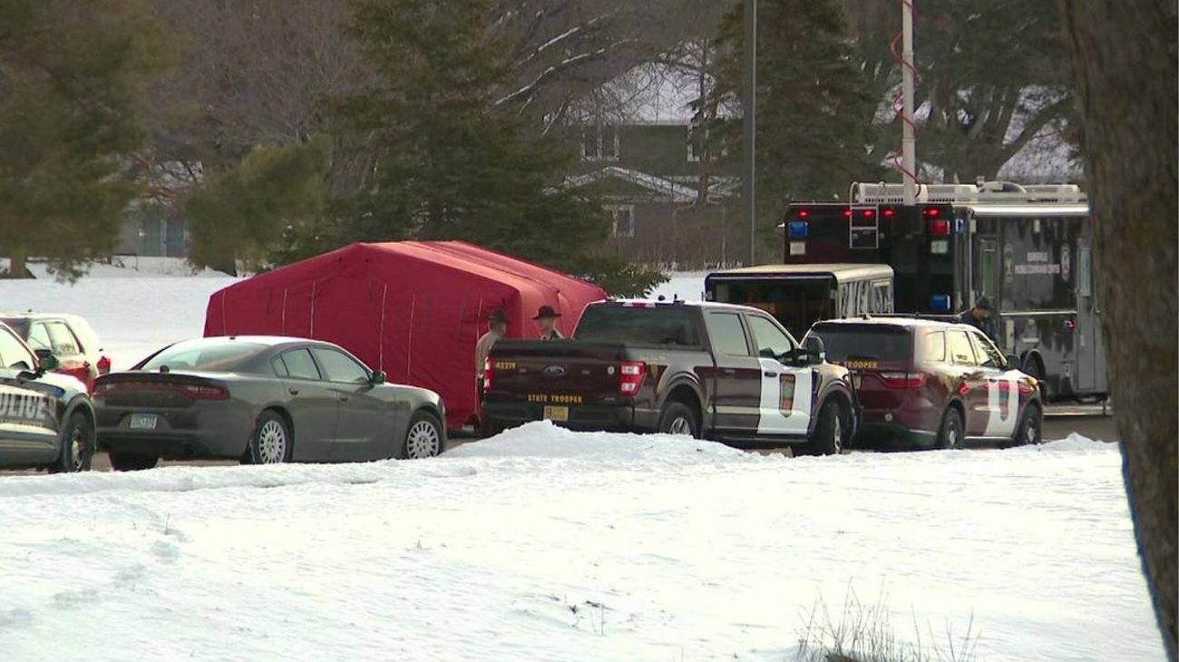 Mueren dos policías y un paramédico en tiroteo en Minesota