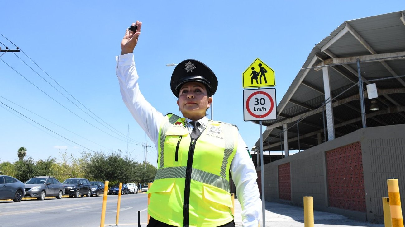 Afina Monterrey operativo vial para el regreso a clases