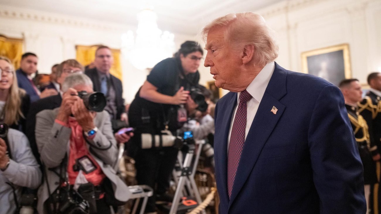 Trump asegura que no habrá peajes en el estrecho de Ormuz