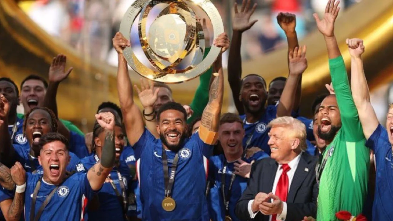 Trump entrega al Chelsea el trofeo del Mundial de Clubes