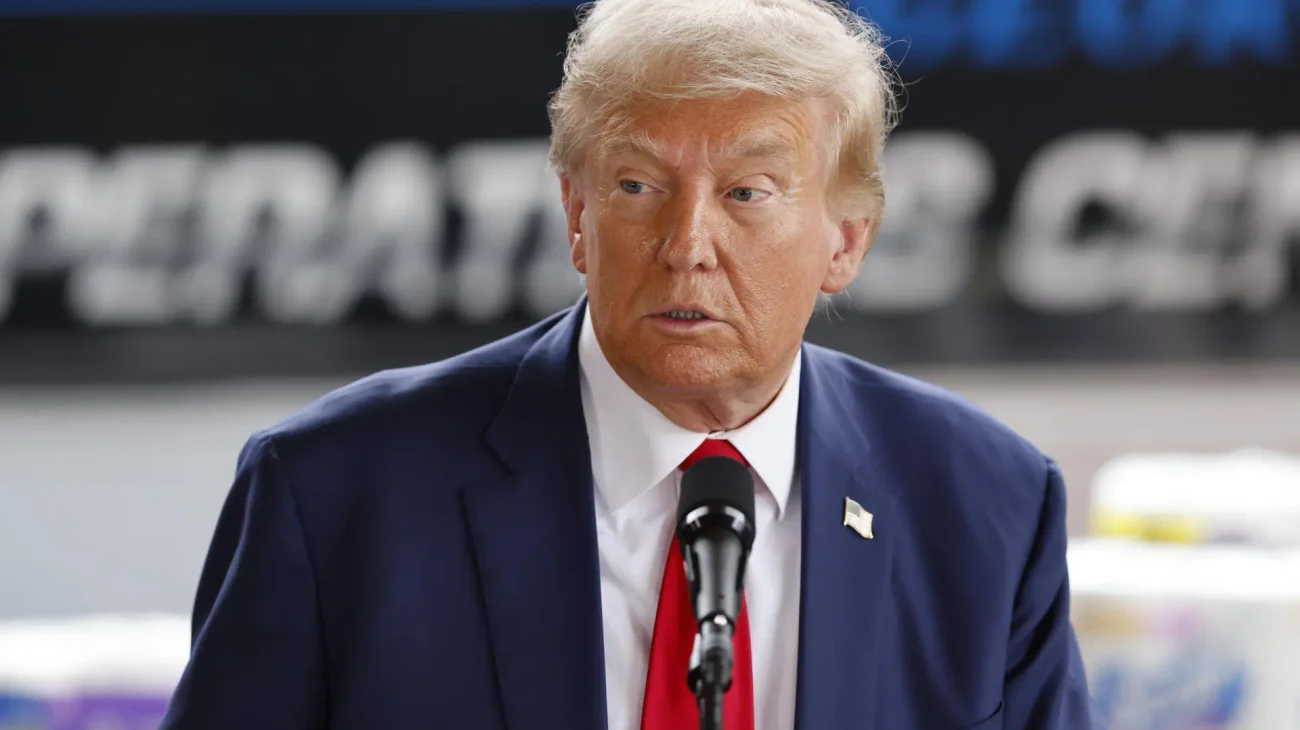 Va Trump por deportaciones masivas y valora salir de la OTAN