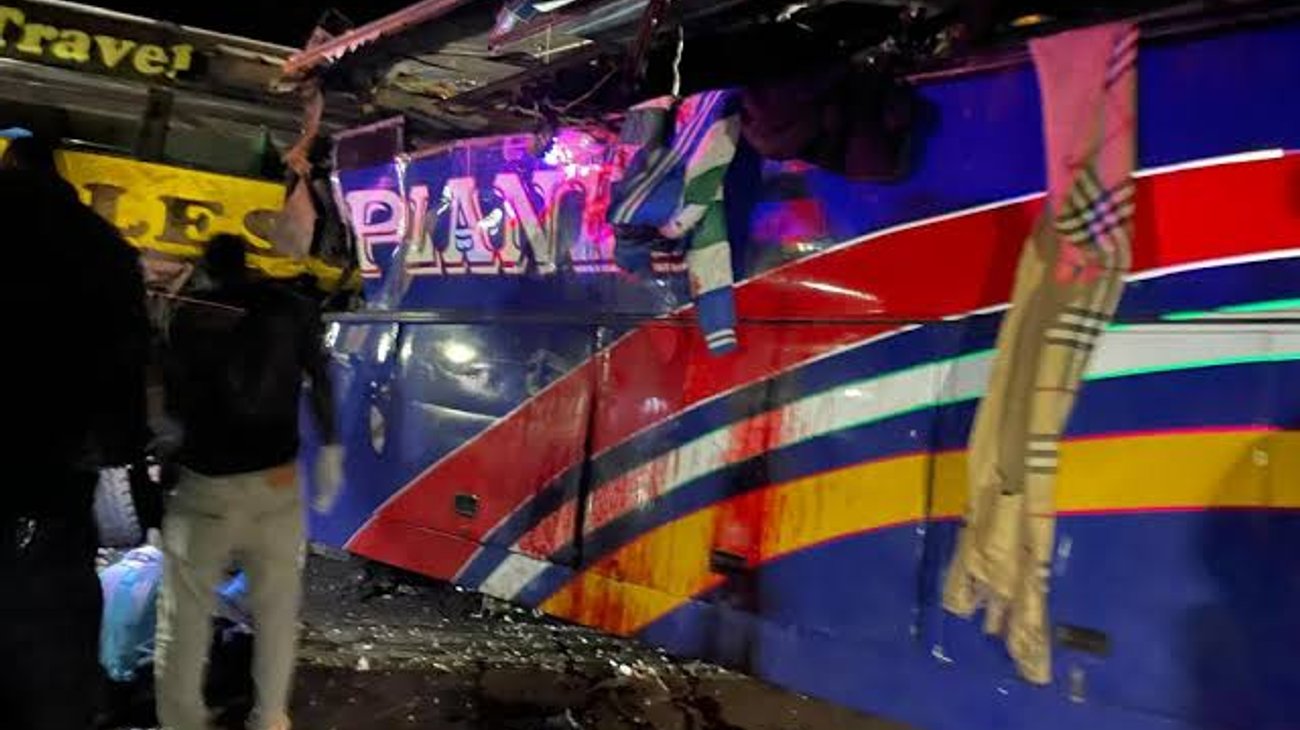 Sube a 24 la cifra de muertos por accidente en Uganda