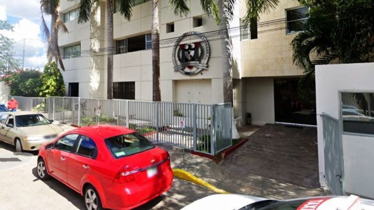 Alumno amenaza con balacera a universidad y suspenden clases