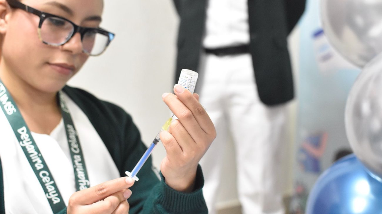 IMSS realizará campaña de vacunación masiva en la Macroplaza