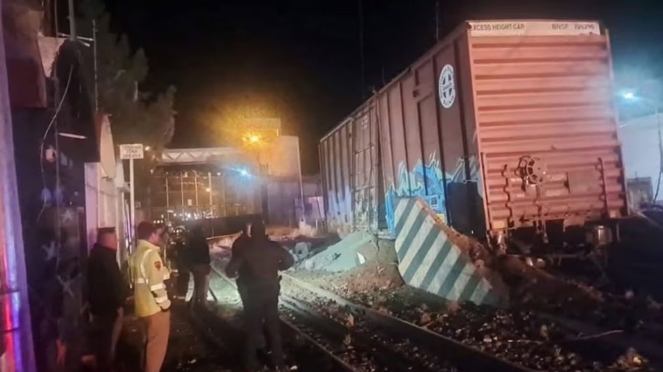 Vagón de Ferromex choca contra muro en Garita Dennis DeConcini