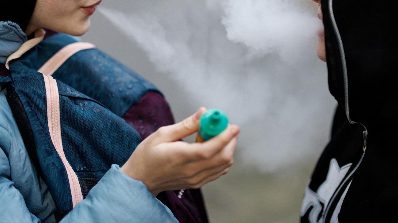 Diputados aprueban prohibición de los cigarros electrónicos